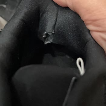 Üç Ayda Sökülen Ayakkabıda Üretim Sorunu Ve Mağaza Kullanım Hatası İddiası