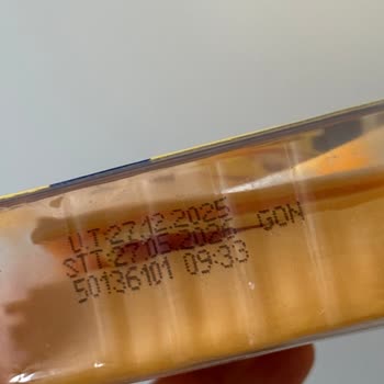 Metro Grossmarket Burger Peyniri Açılmamış Ve Son Kullanma Tarihi Geçmemiş Olmasına Rağmen Küflü