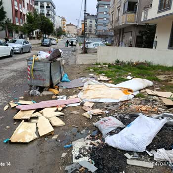 Kafkas Sokak'taki Çöp Konteyneri Hijyen Ve Koku Sorunu Çözülmedi