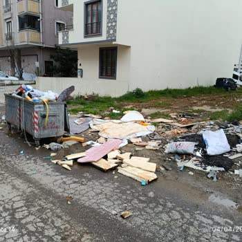 Kafkas Sokak'taki Çöp Konteyneri Hijyen Ve Koku Sorunu Çözülmedi