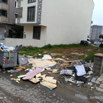 Kafkas Sokak'taki Çöp Konteyneri Hijyen Ve Koku Sorunu Çözülmedi