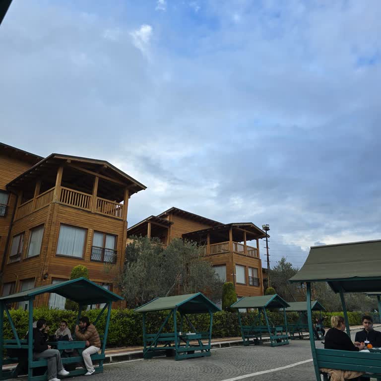 Servis Gecikmesi Ve İlgisiz Personel Nedeniyle Mağduriyet Yaşadık