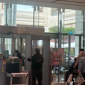 İstinyepark İzmir Giriş Personelinin Hakaretli Ve Kaba Tutumu