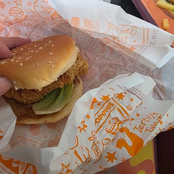 Popeyes Siirt Şubesinde 550 TL’lik Hamburgerde Az Et Ve Kalitesiz Ürün