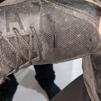 Ayakkabının Üst Kısmındaki Yırtılma Ve Kullanıcı Hatası İddiası Hakkında Çözüm Talebi