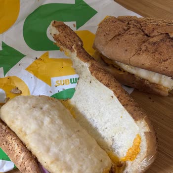 İnegöl Subway Şubesinde Görseldeki Izgara Tavuk Yerine Çiğ Tavuk Ve Bayat Ekmek