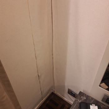 Ramada Golden Horn Odada Yoğun Rutubet Kokusu