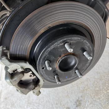 Toyota CH-R Arka Fren Diskleri Aşırı Aşındı Ve Ses Çıktı, Garanti Değişim Talebi