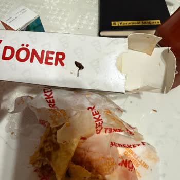 Gecikmeli Siparişte Dönerde Paslanmış Zımba Telinin Çıktığı Ve Restoranın Cevapsız Tutumu