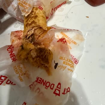 Gecikmeli Siparişte Dönerde Paslanmış Zımba Telinin Çıktığı Ve Restoranın Cevapsız Tutumu