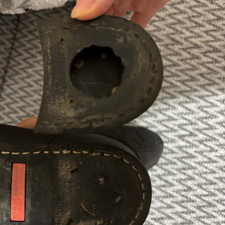 Ayıplı Botta Topuk Koptu, Mağaza İletişim Kuramıyor