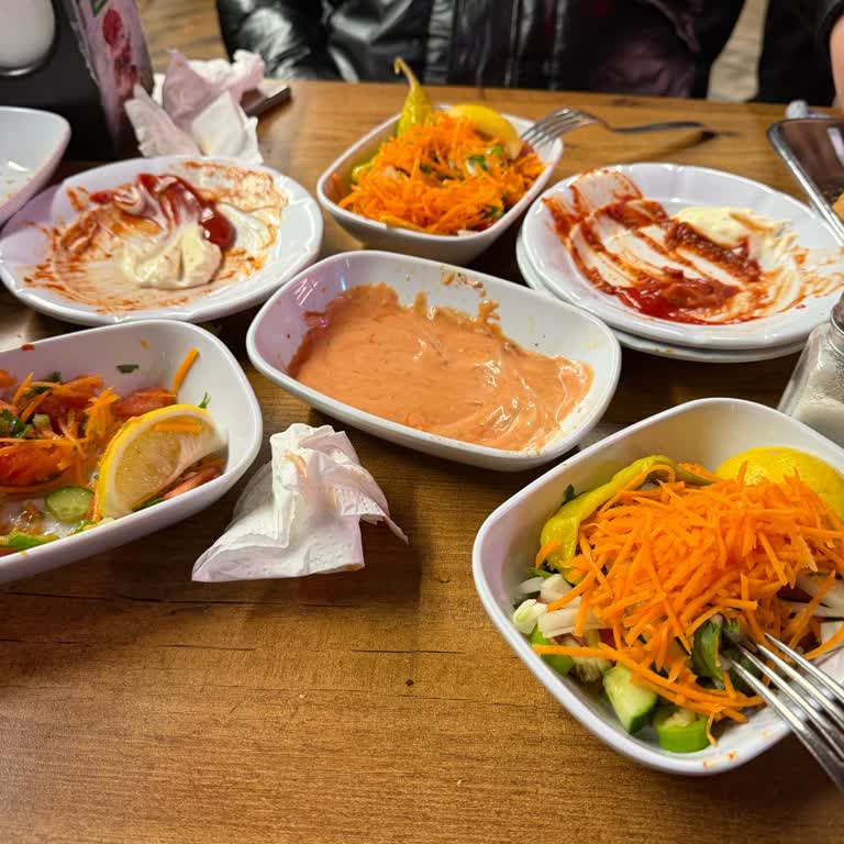 Geç Gelen Yemek Ve İlgisiz Servis