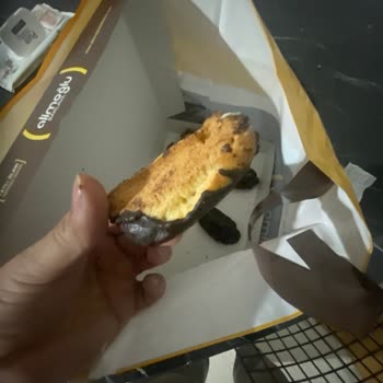 Alimoğlu Tatlı Şubesinde Bozulmuş Ekler Ve Sorumluluk Almayan Personel