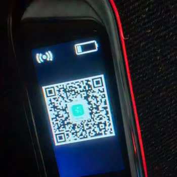 Polosmart Akıllı Saat QR Kodu Hisse Robotu Uygulamasına Yönlendiriyor Ve Kişisel Verilerim Kullanılıyor