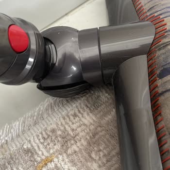 Dyson V12 Süpürgenin Parçaları Sürekli Kırılıyor, Yüksek Ücretli Değişim Teklifi