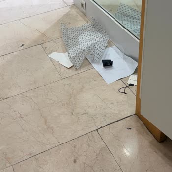 Marmara Forum Boyner Kabinleri Aşırı Kirli, Temizlik İhtiyacı