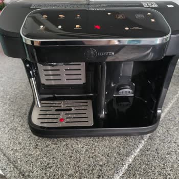 Servis Sonrası Yeni Kahve Makinesinde Çizik Ve Ezilme Görüldü