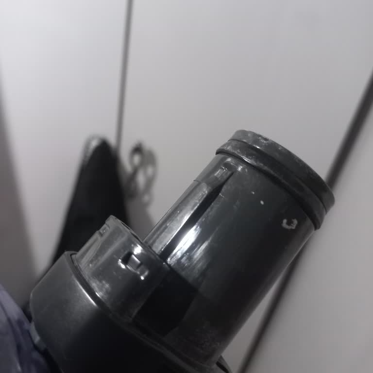 Garanti Kapsamındaki Dikey Süpürge Boru Girişi Parçasının Kırılması Ve Ücretsiz Değişim Talebi