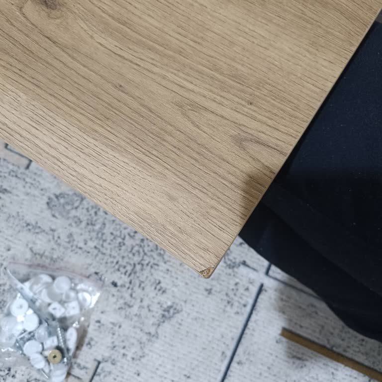 Eksik Parçalar Ve Çatlak TV Ünitesi İçin Hızlı Değişim Talebi