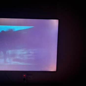 Karanlık Sahnelere Köşe Işığı Yansıması, Ayıplı TV Değişimi Talebi