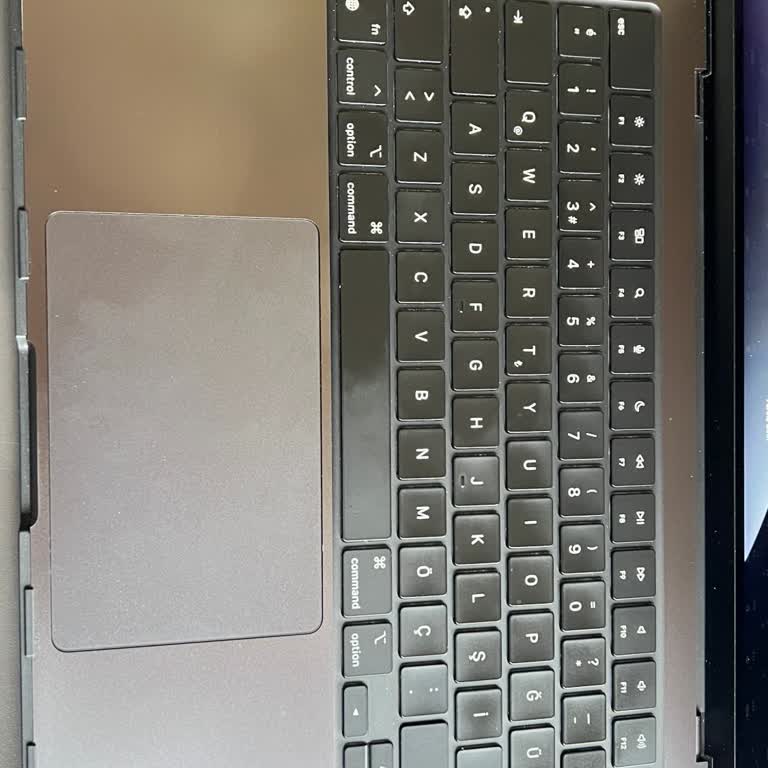 MacBook Pro Pil Düşüşü Ve Trackpad-Klavye Aşınması Garanti Kapsamında Değerlendirilmeli