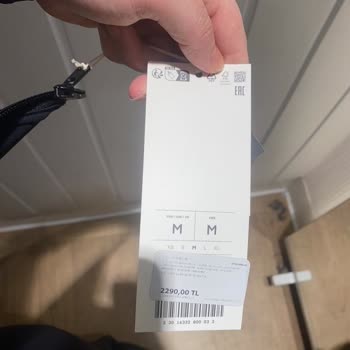 Kapanış Saatine Hâlâ Açıkken Müşteriyi Zorla Çıkaran Oysho Çalışanı