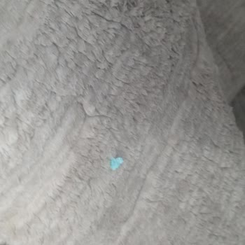 Yumoş Çamaşır Parfümü Çözünmüyor Ve Kıyafetlerde Leke Bırakıyor