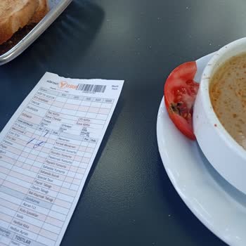 Köfteci Yusuf Menemen Şubesinde Çorba İçinde Çürük Domates Ve Plastik Cisim