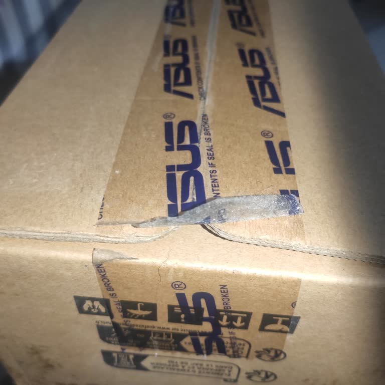 Monitör Kutusunda Başka Müşterinin Adresi Görüldü, Sıfır Ürün Beklentisi Bozuldu