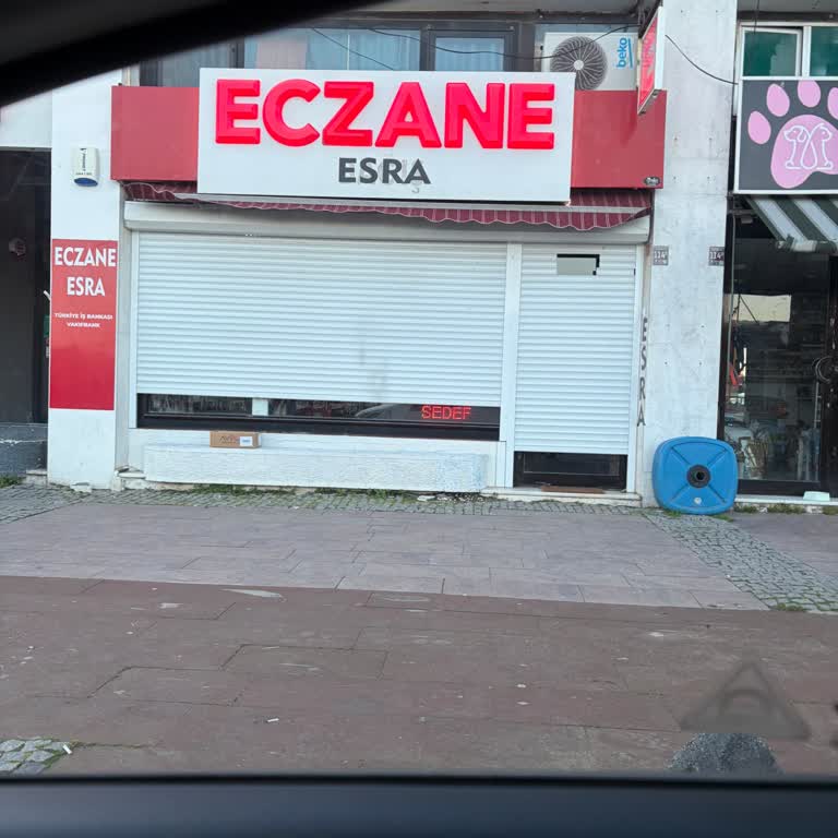 Esra Eczanesi Ayvalık Nöbetçi Olarak Görünmesine Rağmen Fiilen Kapalı Olması Nedeniyle Şikayetçiyim