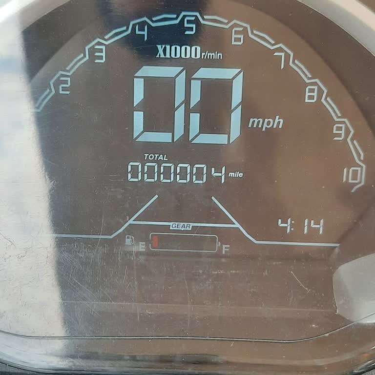 Motosiklet Kilometre Göstergesi Kendiliğinden Sıfırlanıyor Ve Hız İbresi Sabit Kalıyor