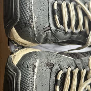 Skechers Ayakkabısındaki Dikiş Sorunu Üretim Hatası Olarak Reddedildi, Değişim Bekliyor