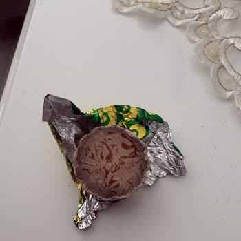 Ülker Sütlü Çikolata’da Beyazlaşma Ve Tazelik Sorunu Misafir Önünde Mahcubiyet Yarattı