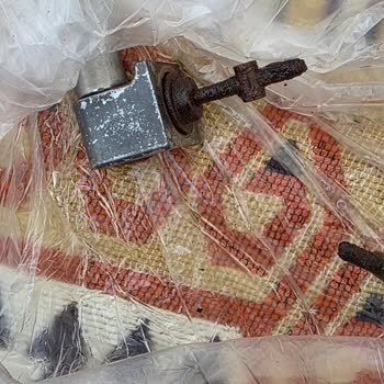 Seramiksan Klozet Kapağı Vidalarındaki Kalitesiz Malzeme Paslanarak Şişti Parça Temini Bekleniyor