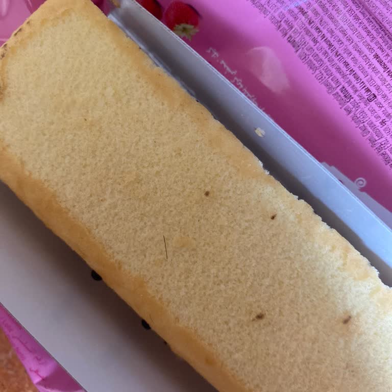 Bifa Çilekli Roll Kekinde Kıl Tespiti