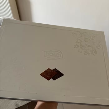 Bolçi Çikolatasında Çocuğa Gelen Tehlikeli Plastik Parça