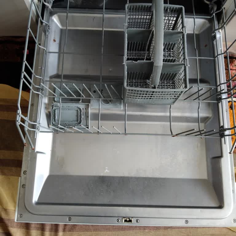 Teka Bulaşık Makinesi Sepetleri Paslanıyor, Müşteri Hizmetleri Çözüm Sunmuyor