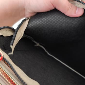 Kalitesiz Çantalar Ve Bozuk Fermuarlar İçin İade Talebi