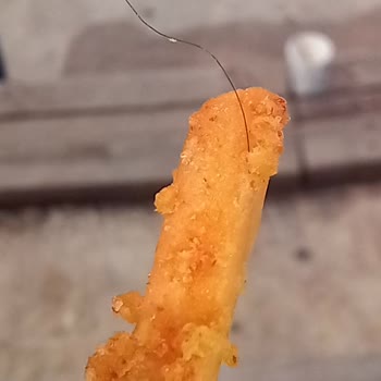 Eti Crax Patlayan Lezzet Ürününde Kıl Tespiti Ve Sağlık Endişesi