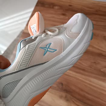 Seri Numaraları Ve Kalıpları Farklı Spor Ayakkabının Değişim Talebi