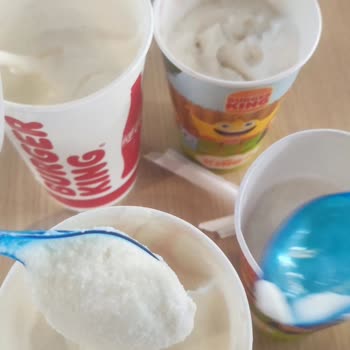 Çilekli Milkshake’in Garip Kıvamı Ve Lezzeti Şikayet Ediliyor