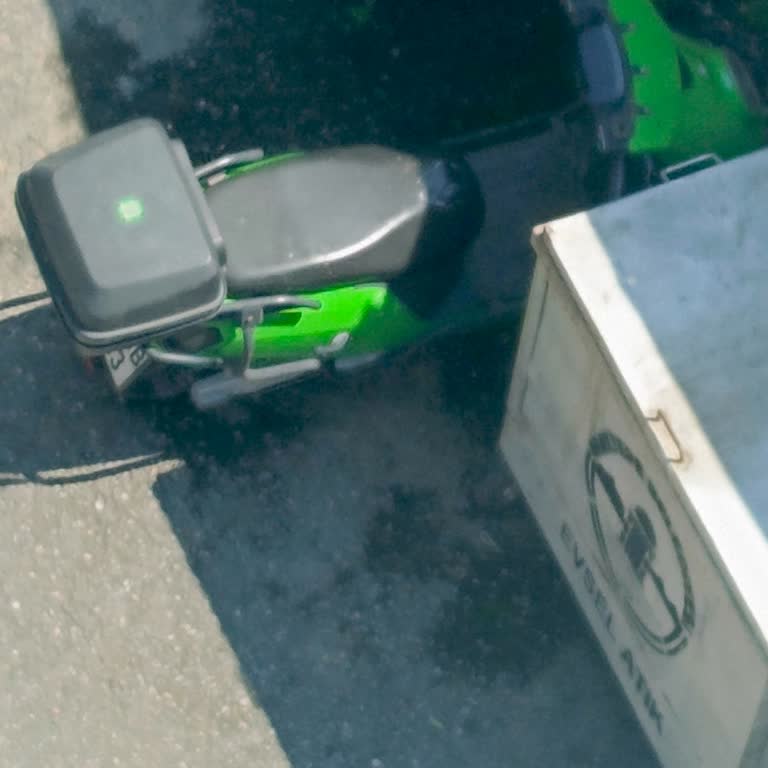 Martı Motosikleti Çıkmaz Sokakta Konteyneri Engelliyor Ve Çöp Toplanamıyor