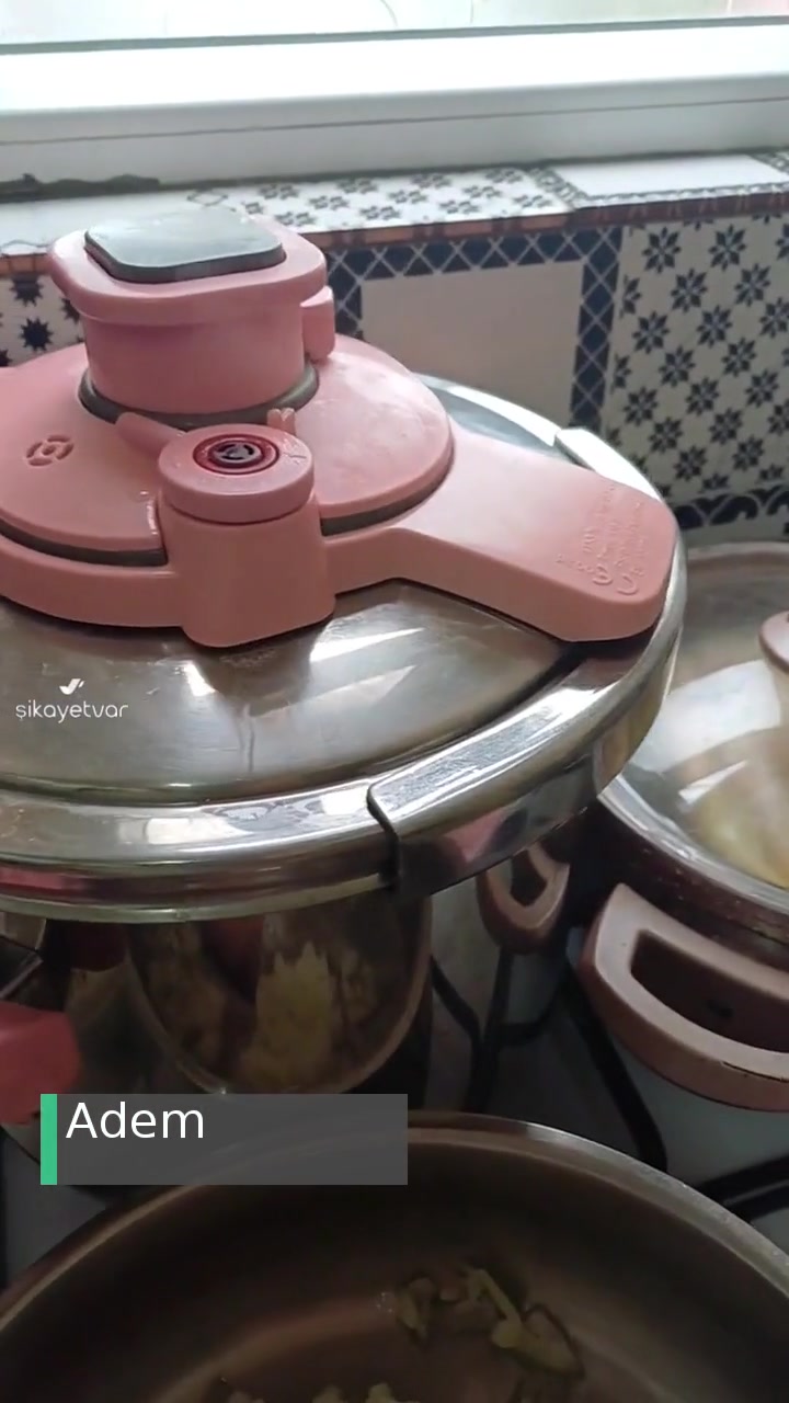 Korkmaz Düdüklü Tencerem Kapaktan Hava Kaçırıyor videonun kapak resmi