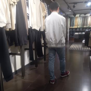 Maltepe Colin Mağazasında Oturma Alanı Olmaması Müşteri Rahatsızlığına Yol Açıyor