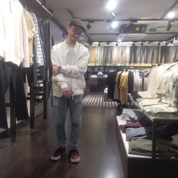 Maltepe Colin Mağazasında Oturma Alanı Olmaması Müşteri Rahatsızlığına Yol Açıyor