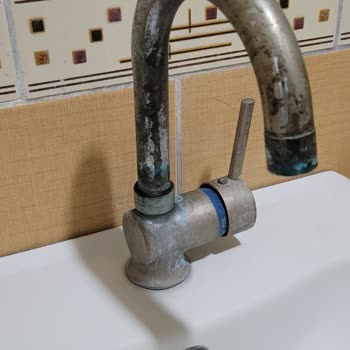 Yoğun Sigara Kokusu Ve Su Kesintileri Nedeniyle Tesisten Ayrılma