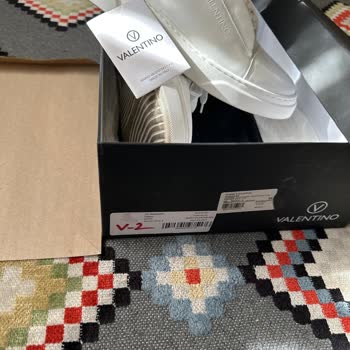 Ayakkabıda Üretim Hatası: Kısa Sürede Çatlama Ve Mağaza Reddetme Kararı