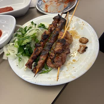 Uzun Bekleme Ve Yanık Yemek Nedeniyle Şikayet