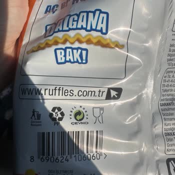Ruffles Cipsinde Yabancı Siyah Parçalar Ve Aşırı Yağlılık Şikayeti