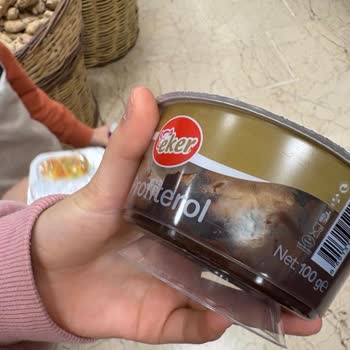 Yunus Market Balgat’ta Küflü Profiterol Ve İlgisiz Görevli